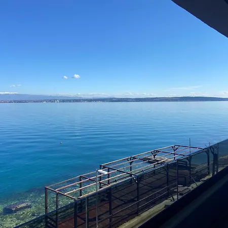 Peter's Beachside Retreat *